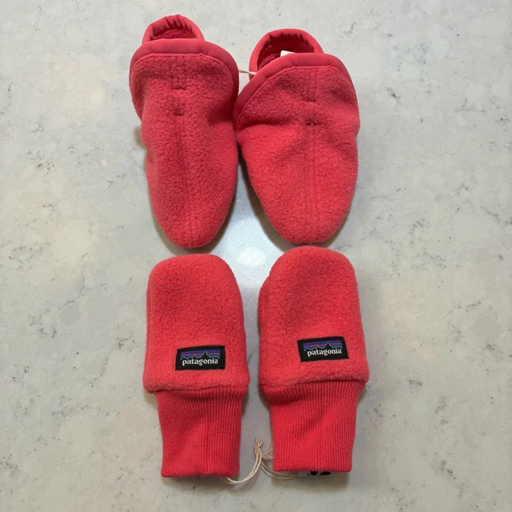 Patagonia Synchilla Fleece Mittens and Booties Set in Range Pink